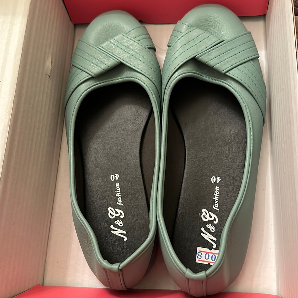 Sea green flats, EU size 40 (approx. US size 9)